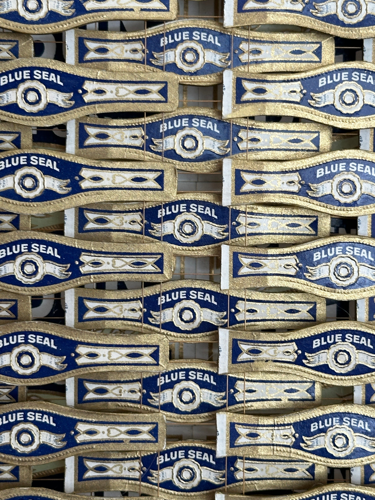 MEDIUM BLUE SEAL CIGAR BOX